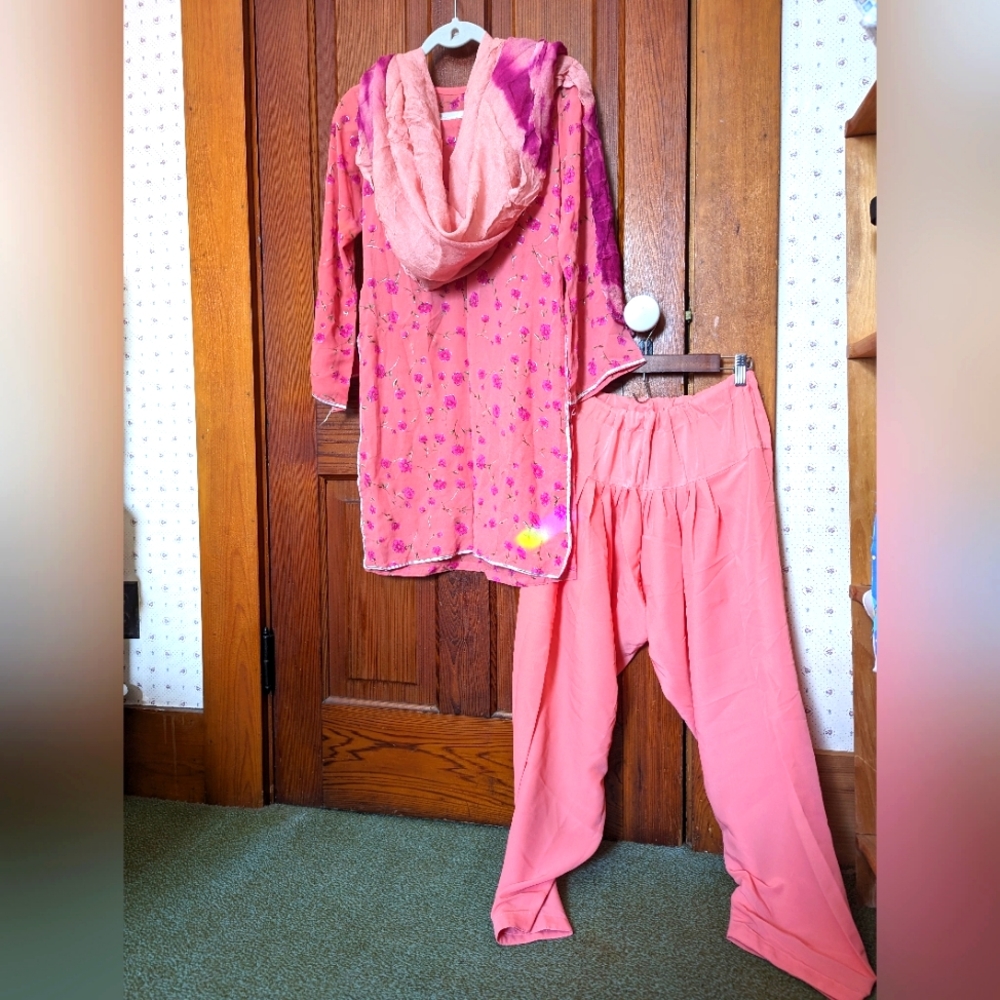 Salwar suit